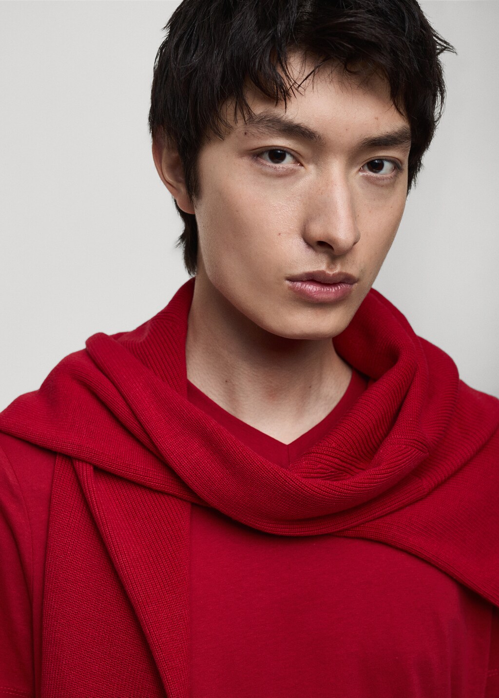 100% cotton slim-fit V-neck t-shirt - Red