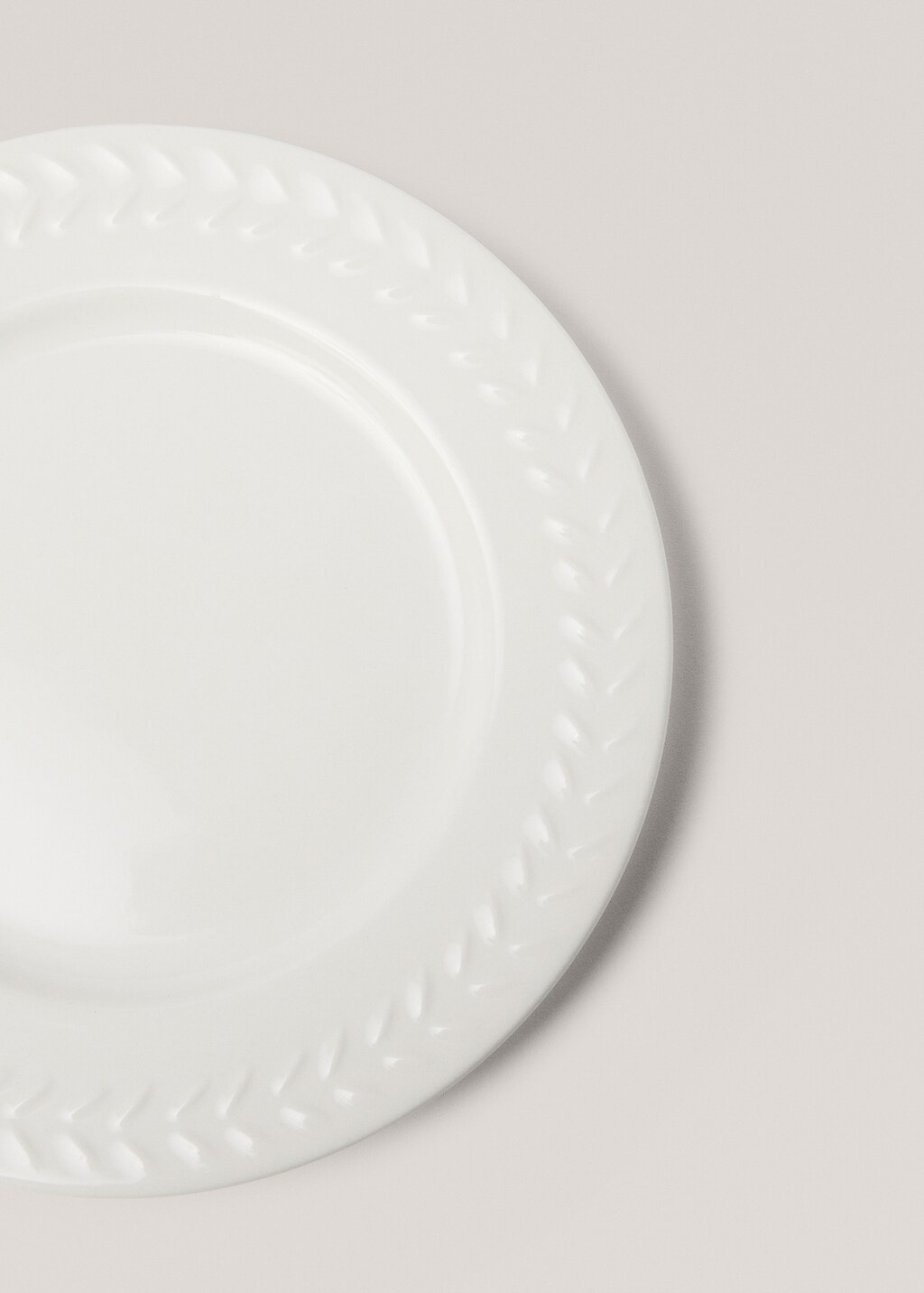 Stoneware dessert plate with embossed herringbone - White