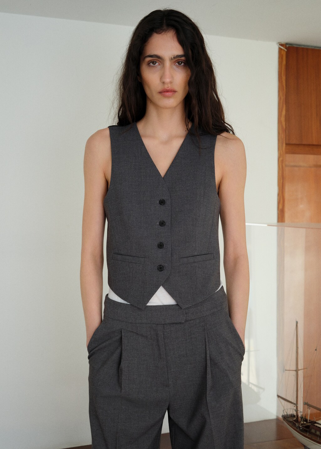 Gilet with adjustable belt - Grey