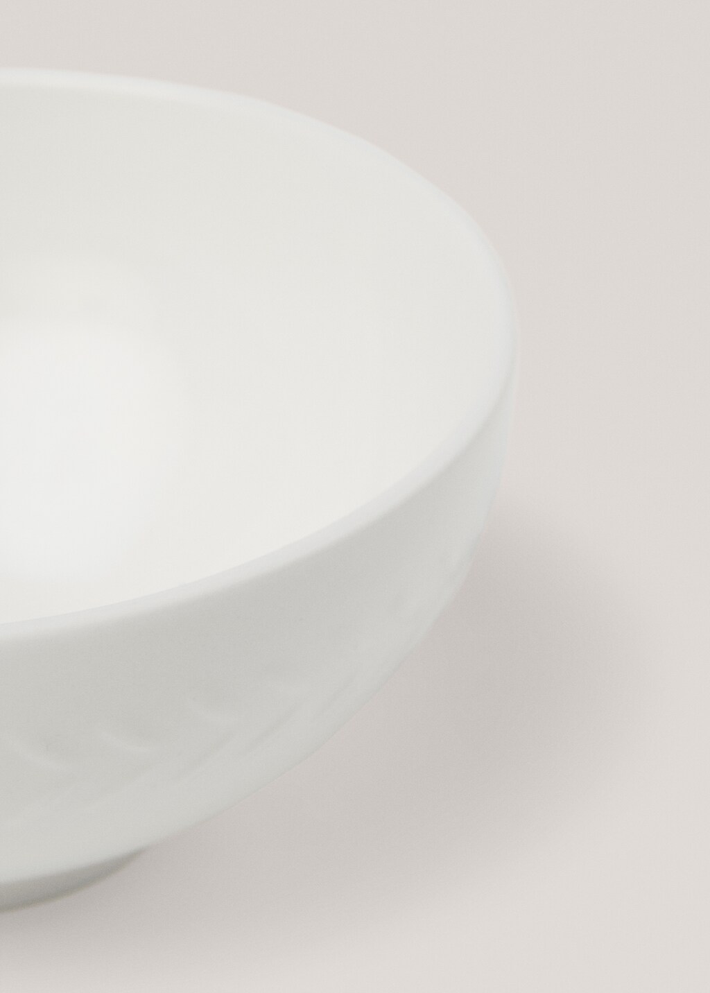 Stoneware bowl with herringbone relief - White