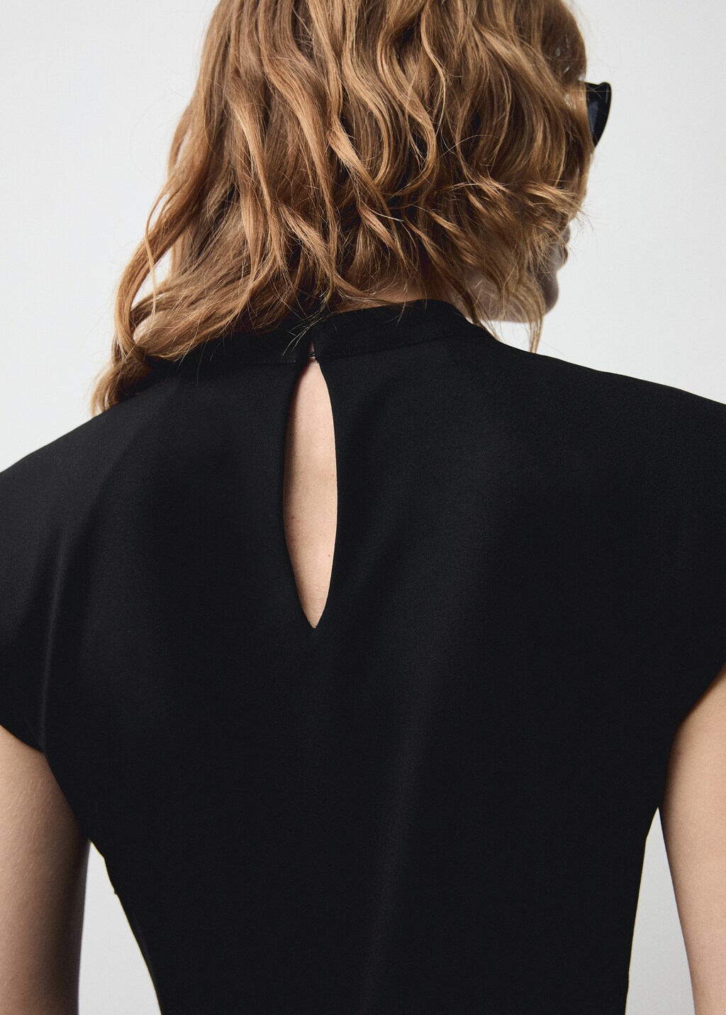 Asymmetrical dress with belt - Black