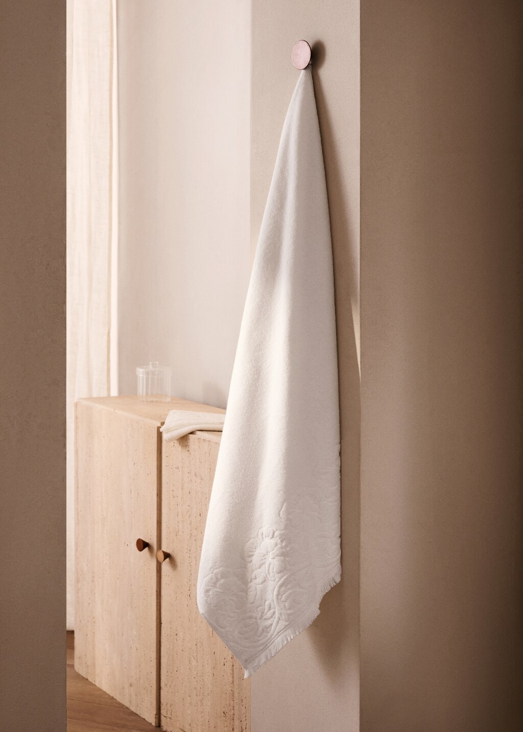 Bath towel with floral trim - White