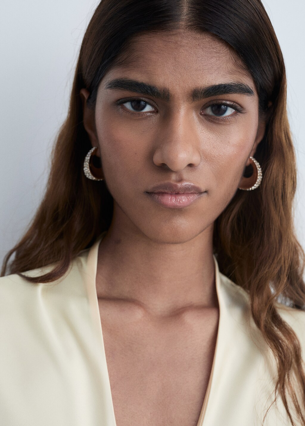 V-neck dress with flared sleeves - Gold