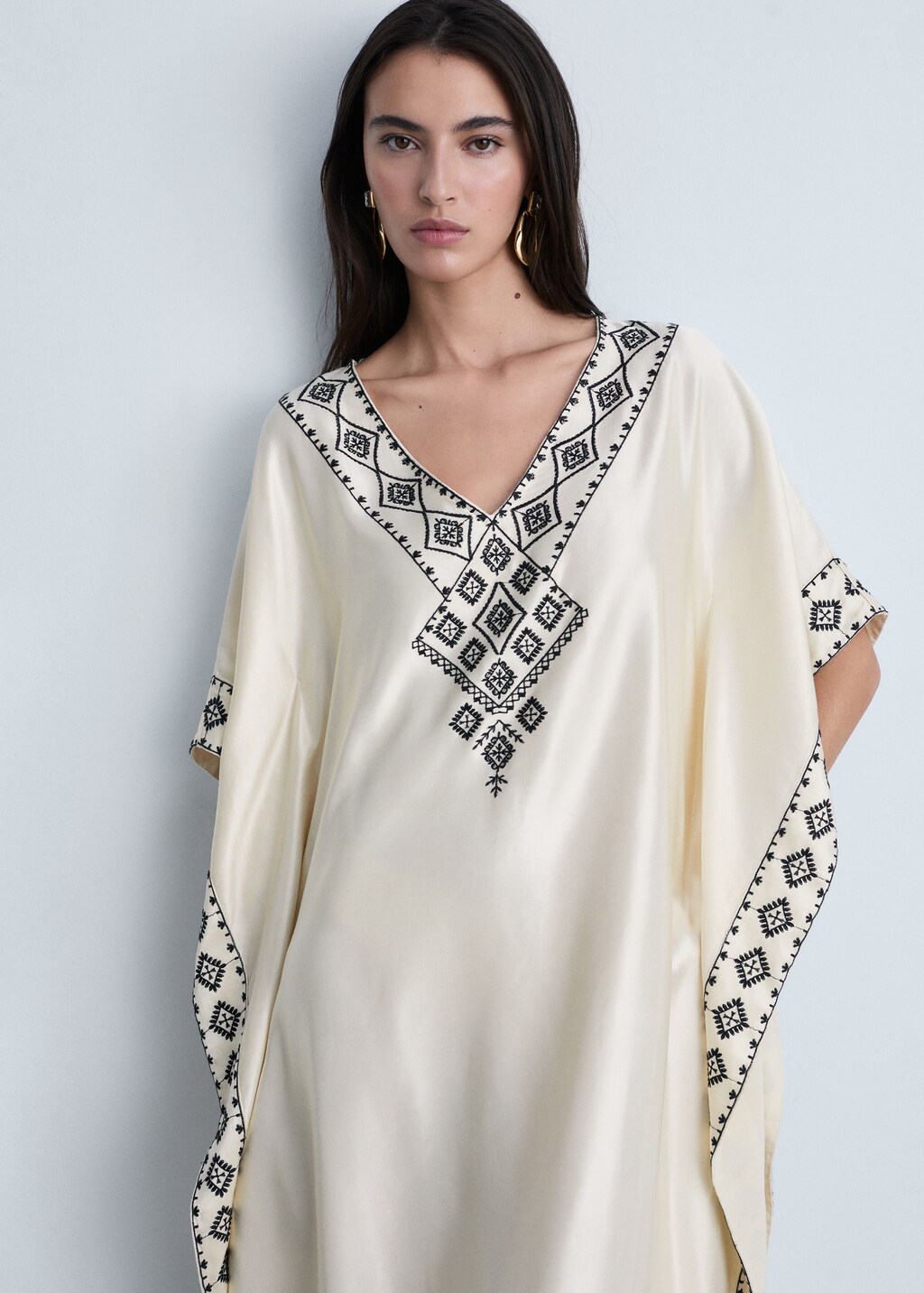 Embroidered satin caftan - Ecru