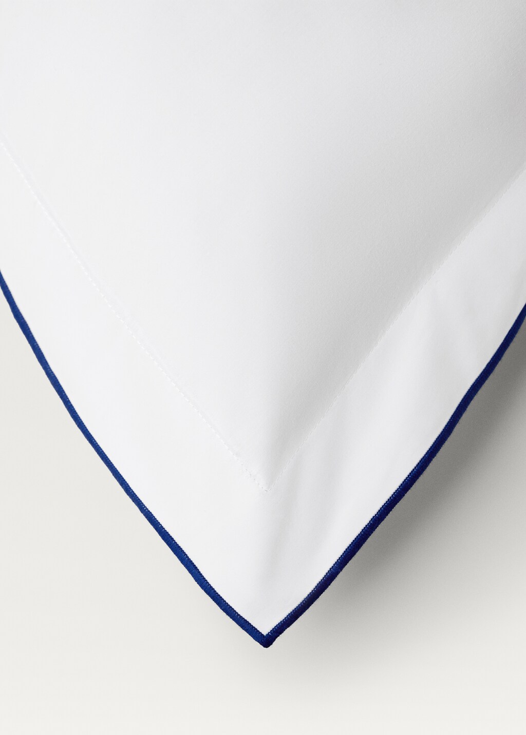 Cotton percale pillowcase with contrasting overlock stitching, 60x60 cm - Blue