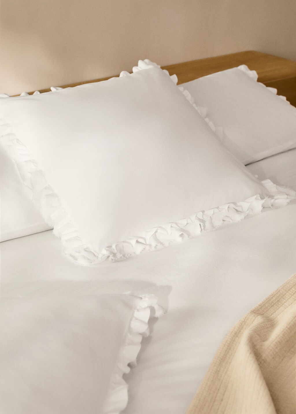 Washed cotton duvet cover with linen ruffle, 150/160 cm - White
