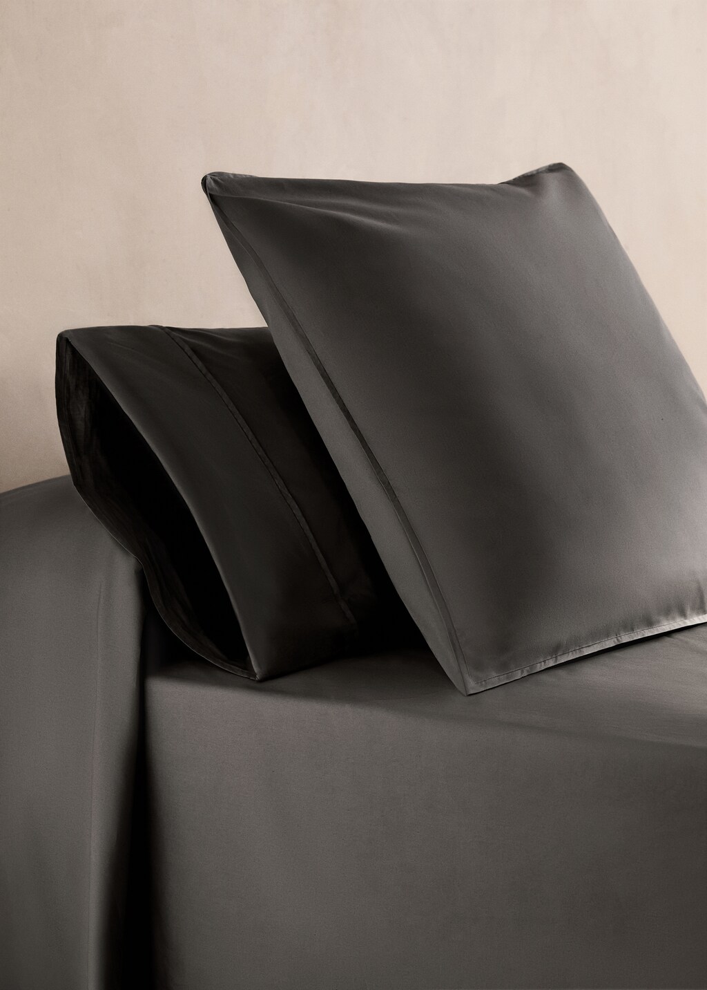300-thread count cotton percale pillowcase, 50x75 cm - Chocolate