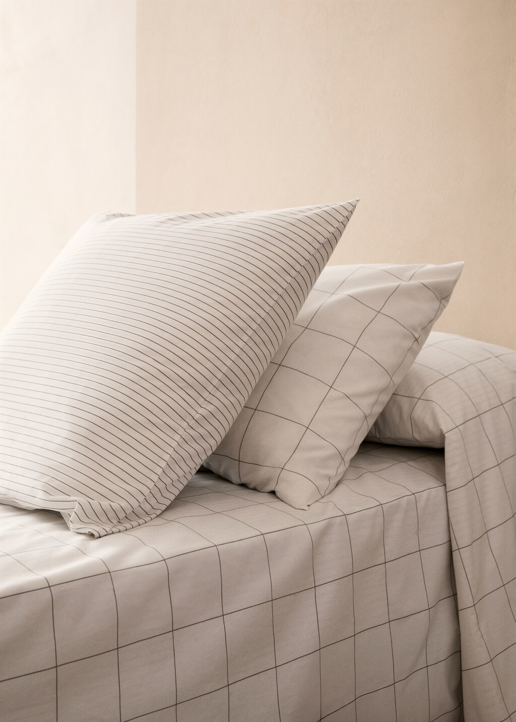 Cotton percale pillowcase with two-tone stripes, 60x60 cm - Medium Brown