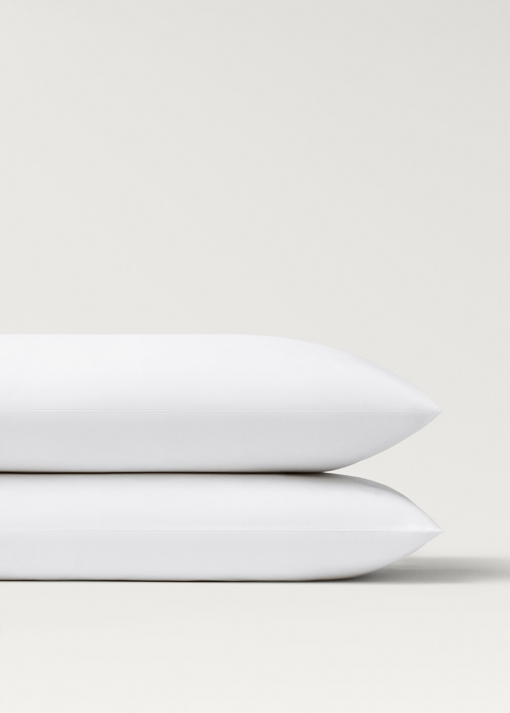 Cotton percale pillowcase with contrasting overlock stitching, 50x75 cm - Blue