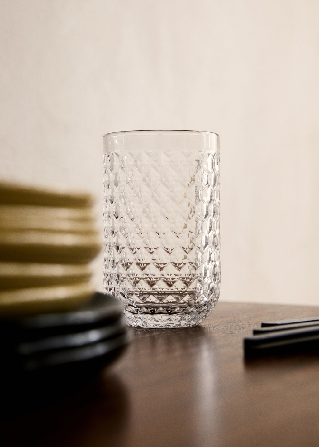 Geometric embossed glass tumbler - Ice Grey