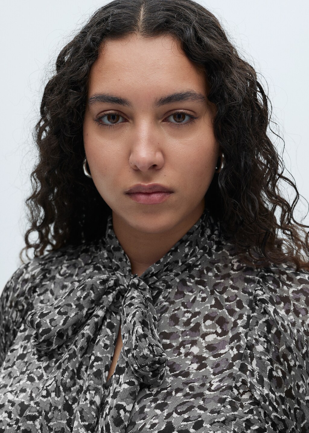 Leopard-print blouse with collar and bow - Black