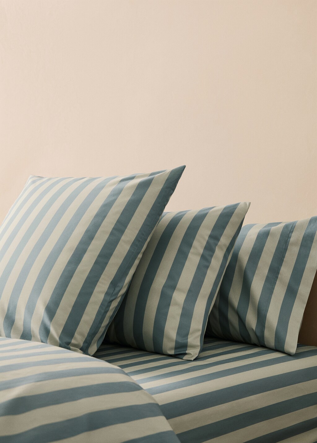 Cotton percale thick-striped children's pillowcase, 60x60 cm - Pink