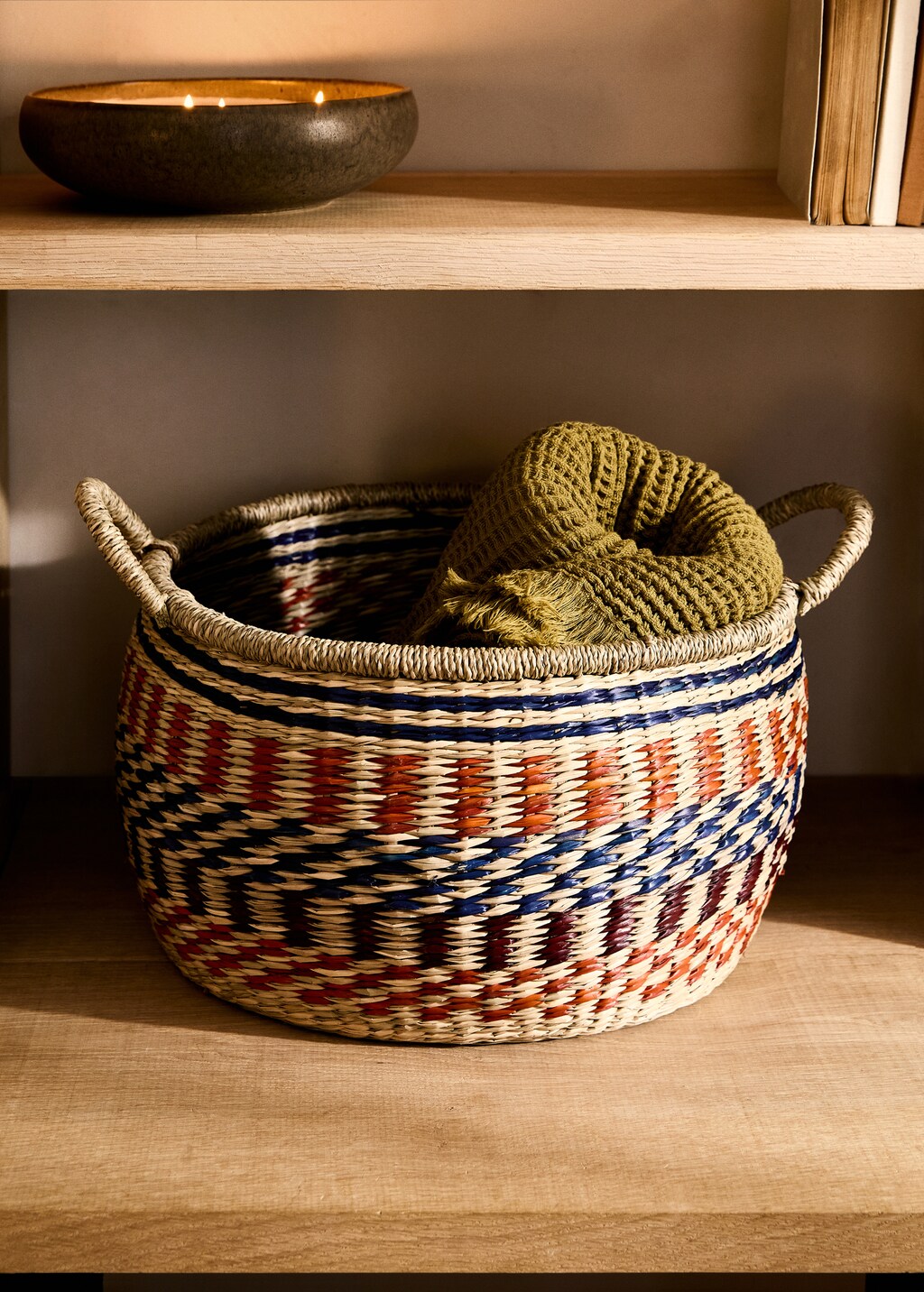 Round coloured seagrass basket - Brown