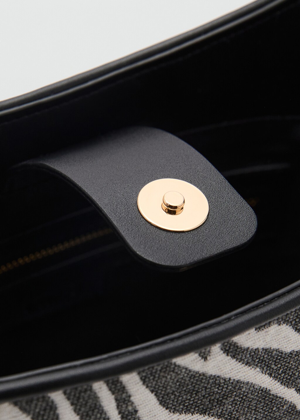 Large zebra-print bucket bag - Black