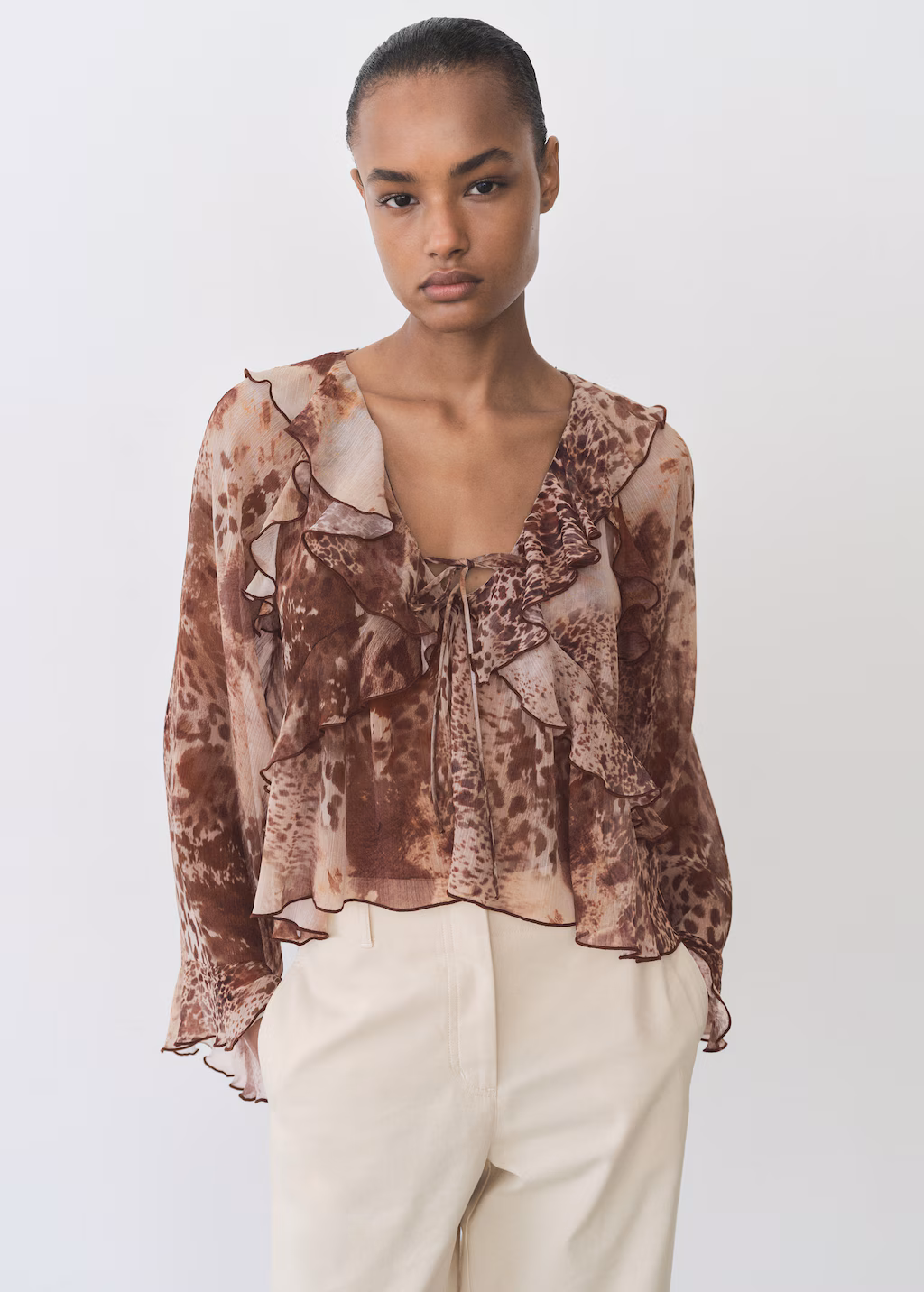 Printed blouse with ruffles and bow detail - Brown