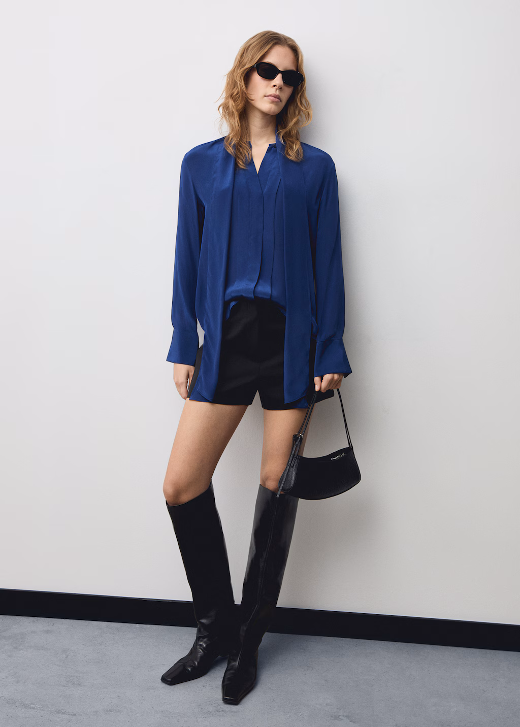 Satin shirt with bow - Black