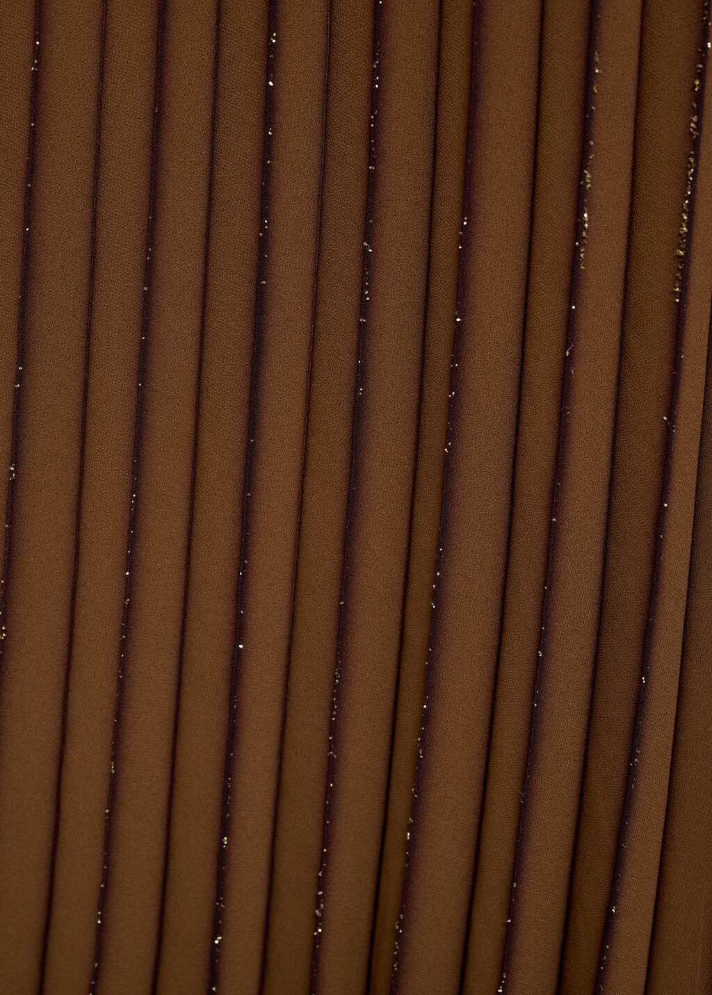 Pleated trousers with a shiny finish - Coffee