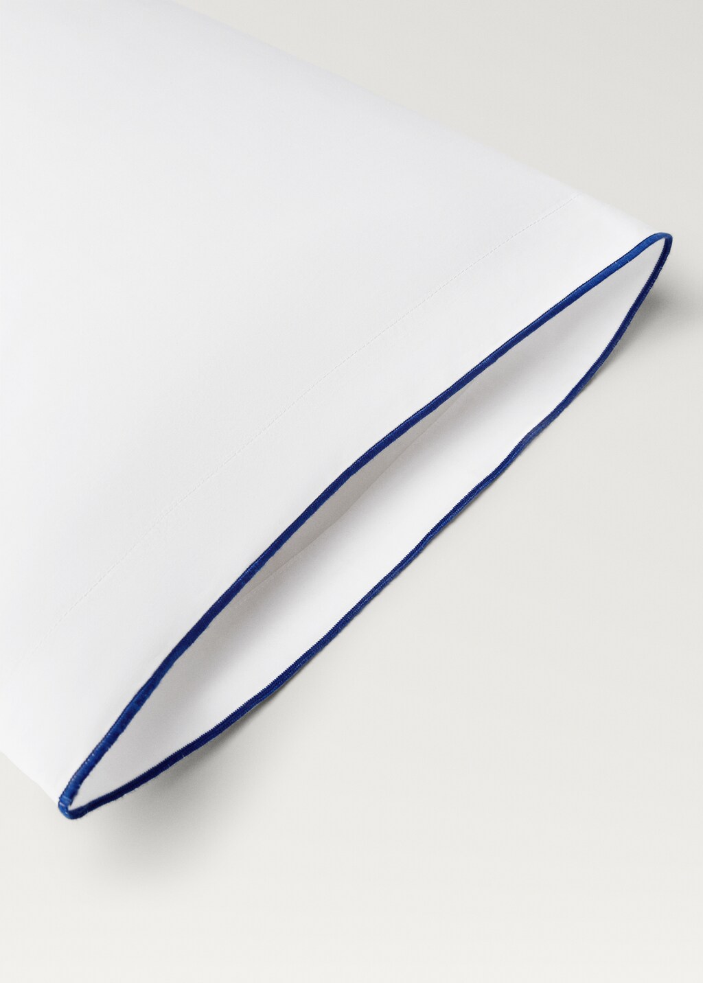 Cotton percale pillowcase with contrasting overlock stitching, 45x110 cm - Blue