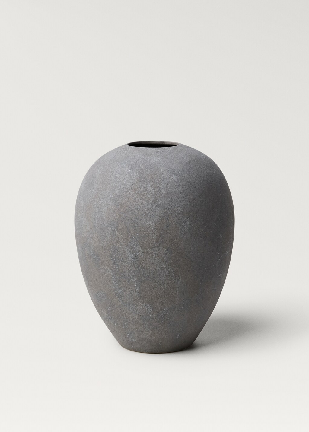 Medium matte finish earthenware vase - Grey