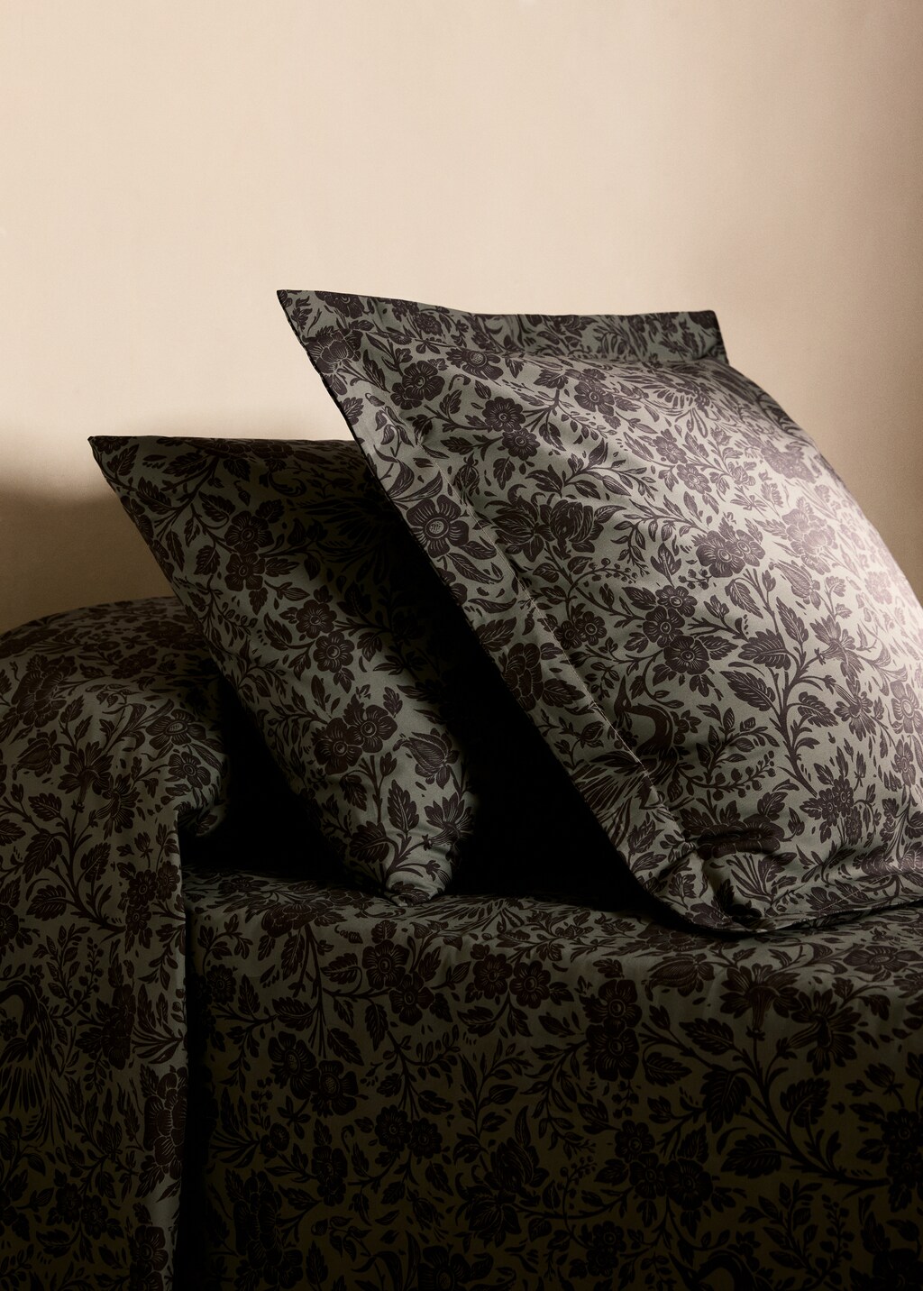 Cotton percale floral two-tone printed pillowcase, 60x60cm - Pink