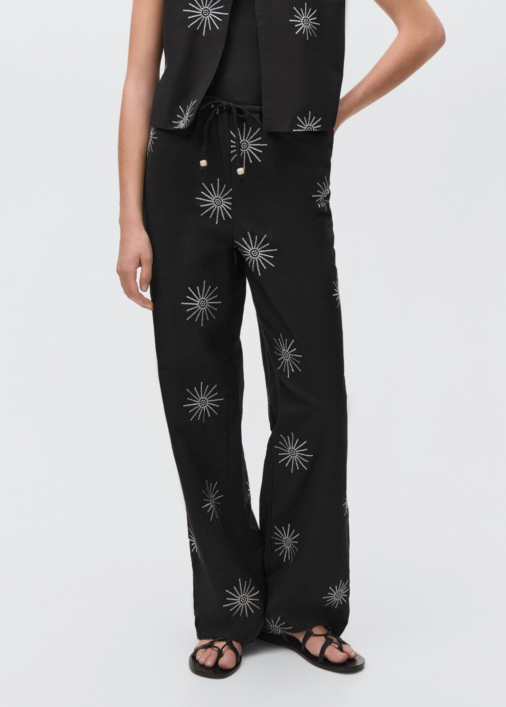 Long trousers with embroidered details - Black