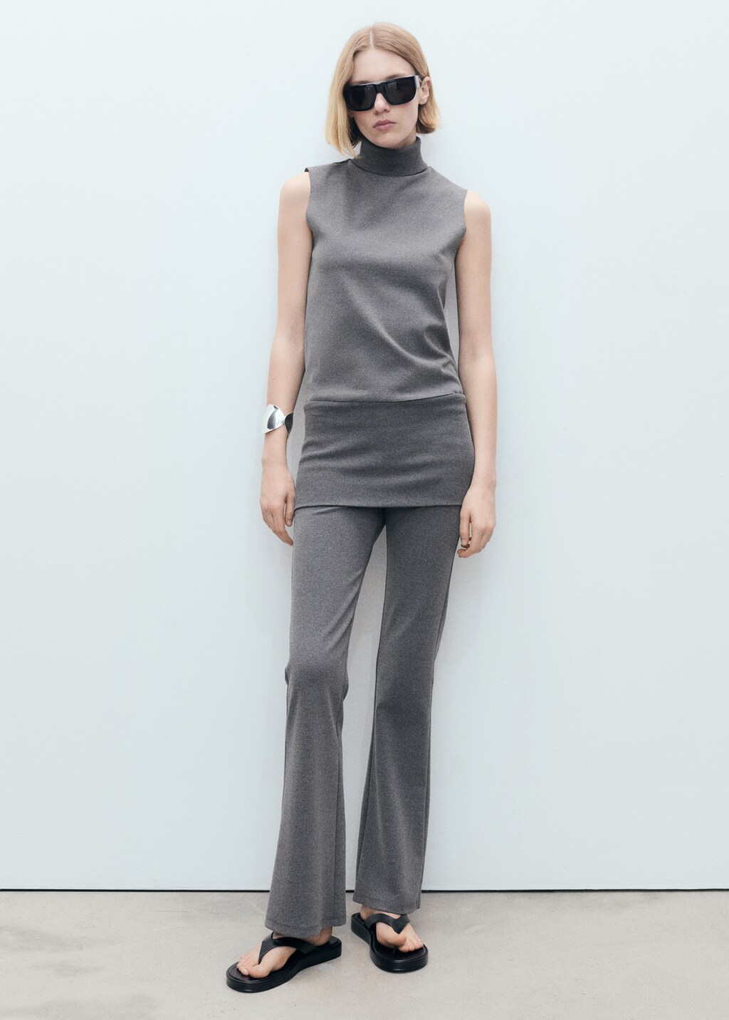 Sleeveless turtleneck top - Grey