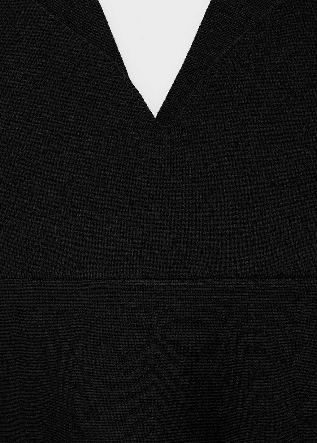 Flared knitted top with open back - Black