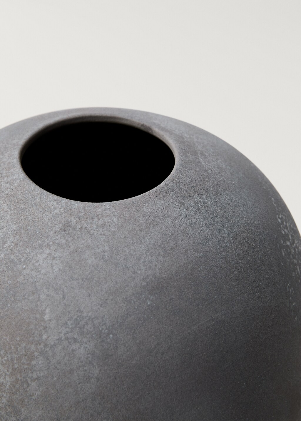 Medium matte finish earthenware vase - Grey