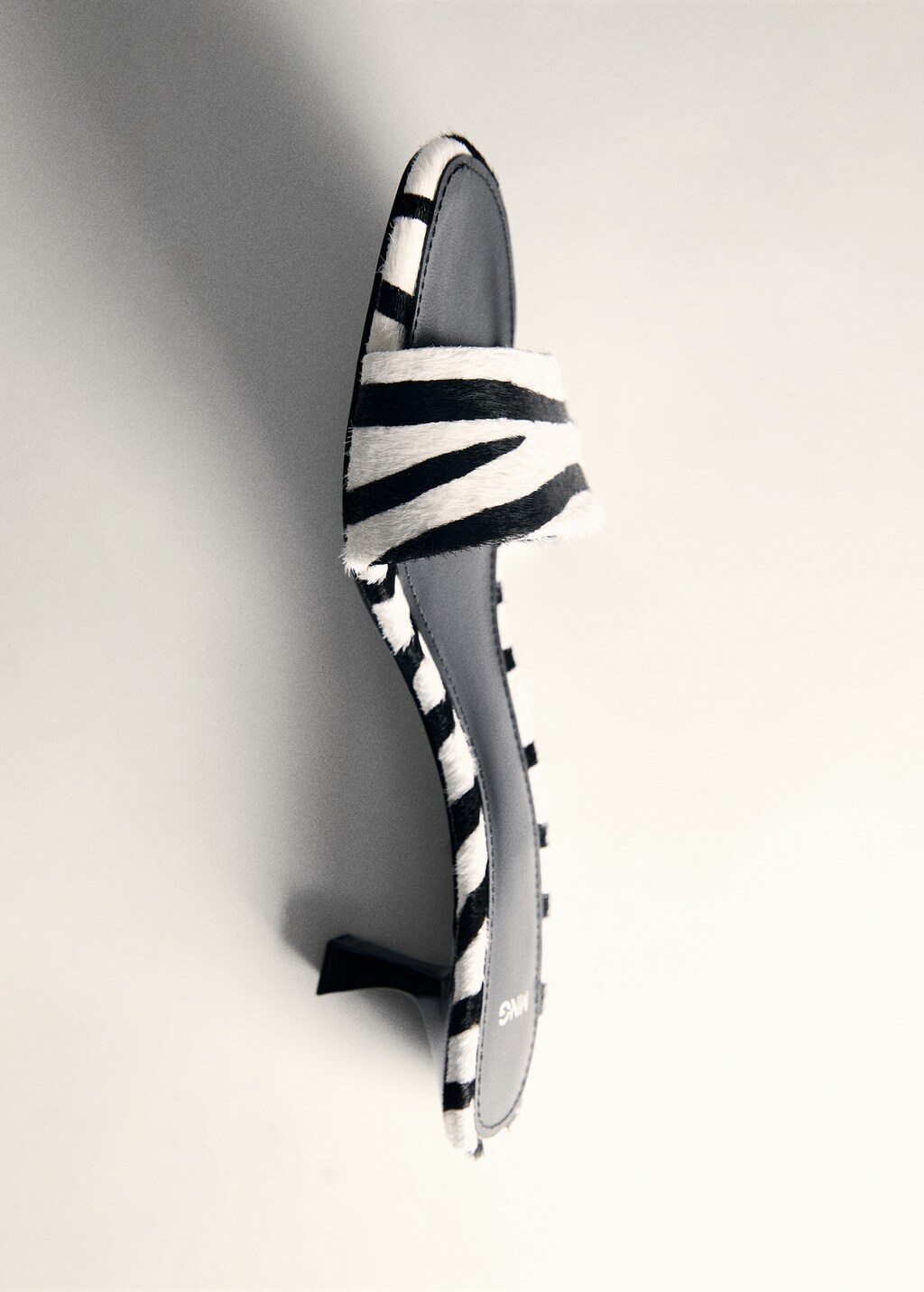 Zebra-print fur sandals - White