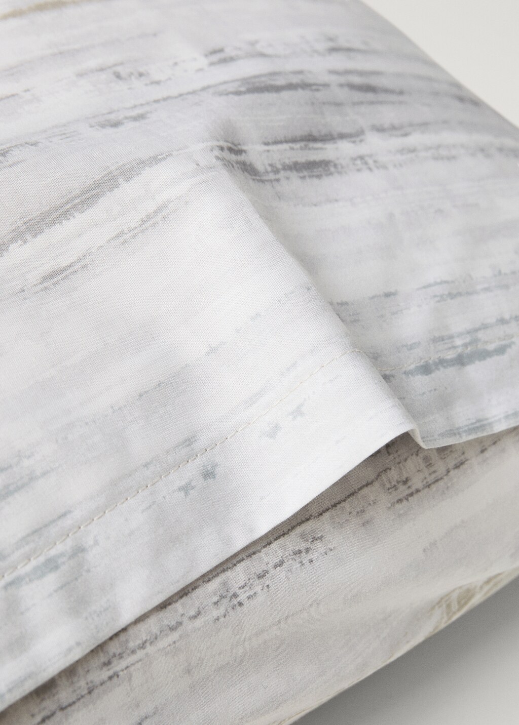Cotton percale pillowcase with a blurred print, 50x75 cm - Grey