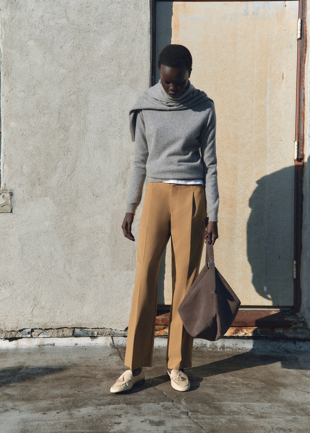 Straight-fit pleated trousers - Black