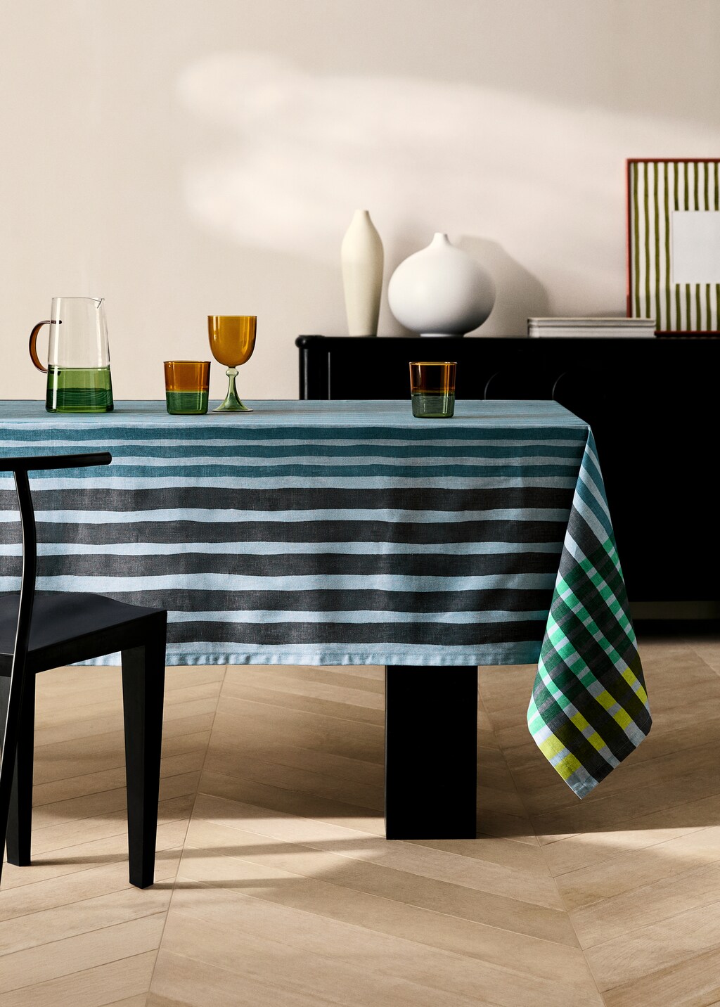 Multi-coloured printed cotton tablecloth for 6 to 8 diners - Plum