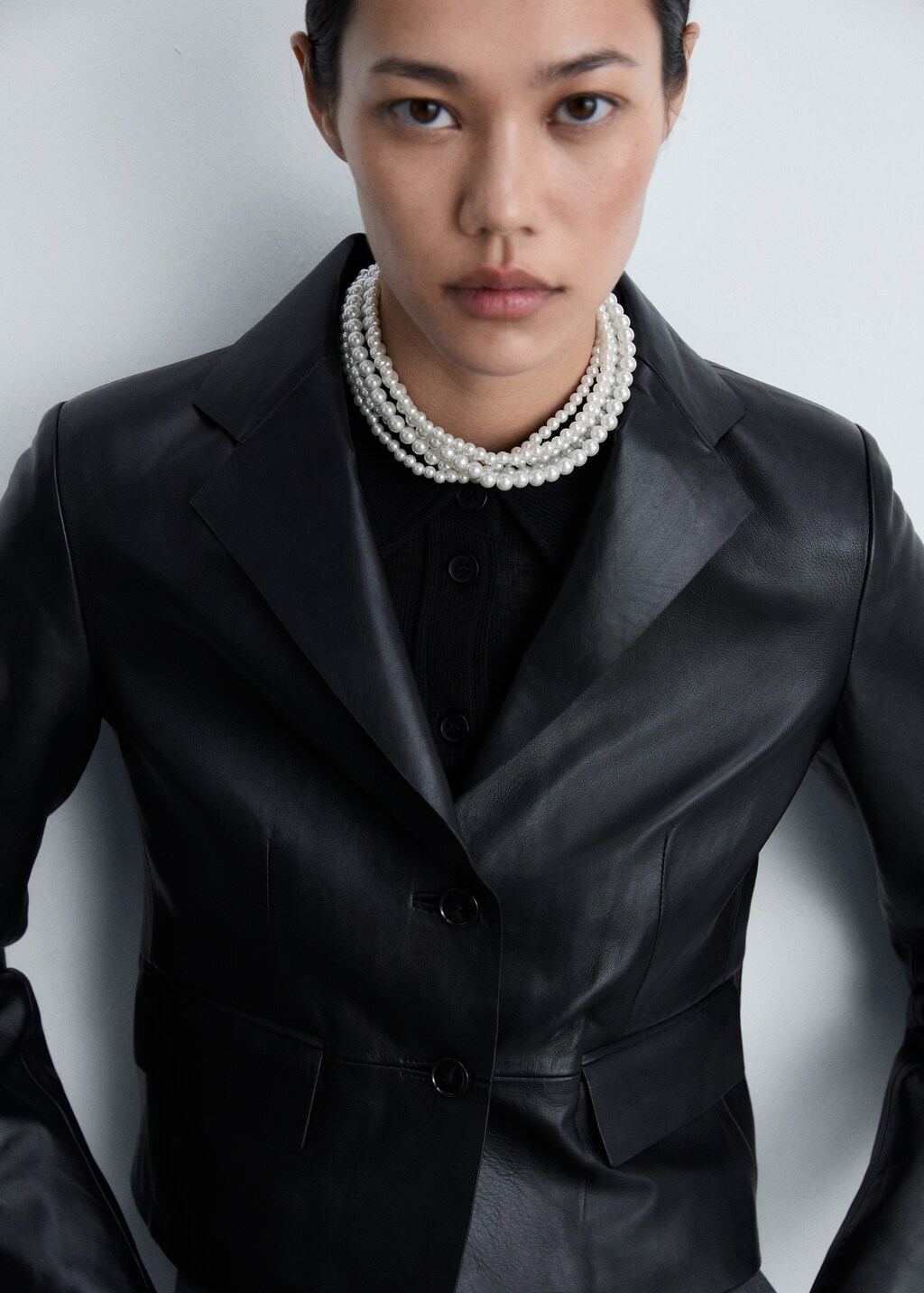 Multiple-strand pearl necklace - White