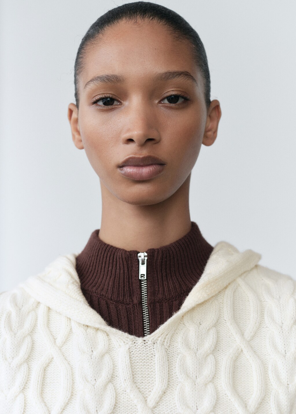 Cable-knit gilet with hood - Ecru