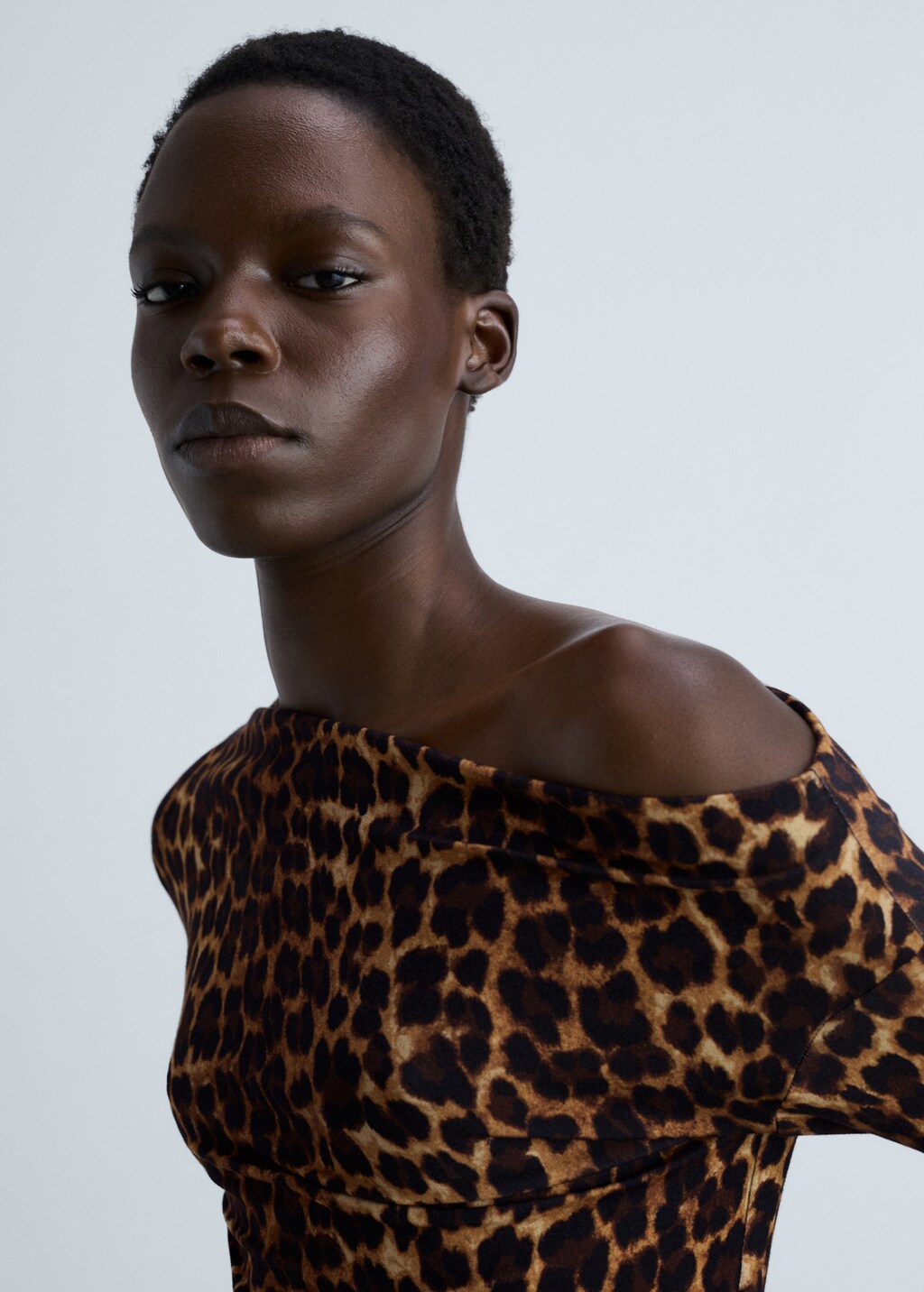 Asymmetrical neck leopard t-shirt - Brown