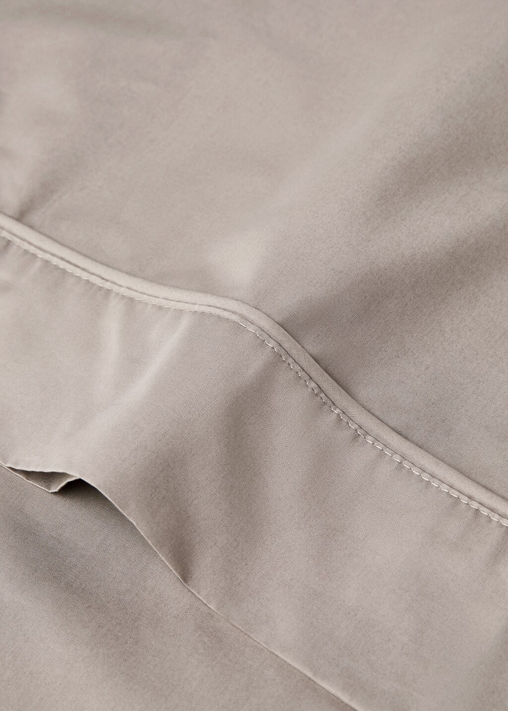 500-thread count cotton percale pillowcase with rounded piping detail, 45x110 cm - Medium Brown