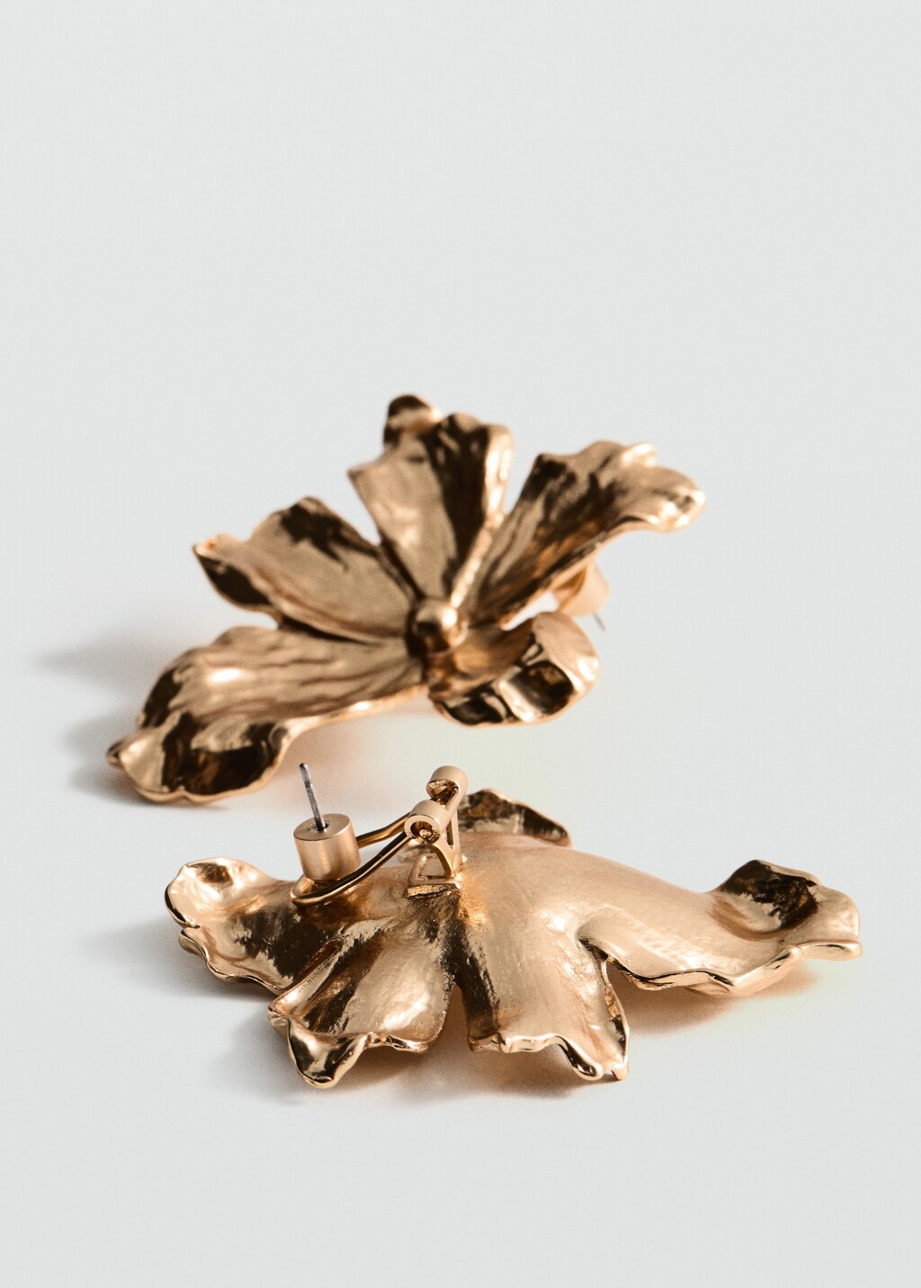 Textured flower earrings - Gold