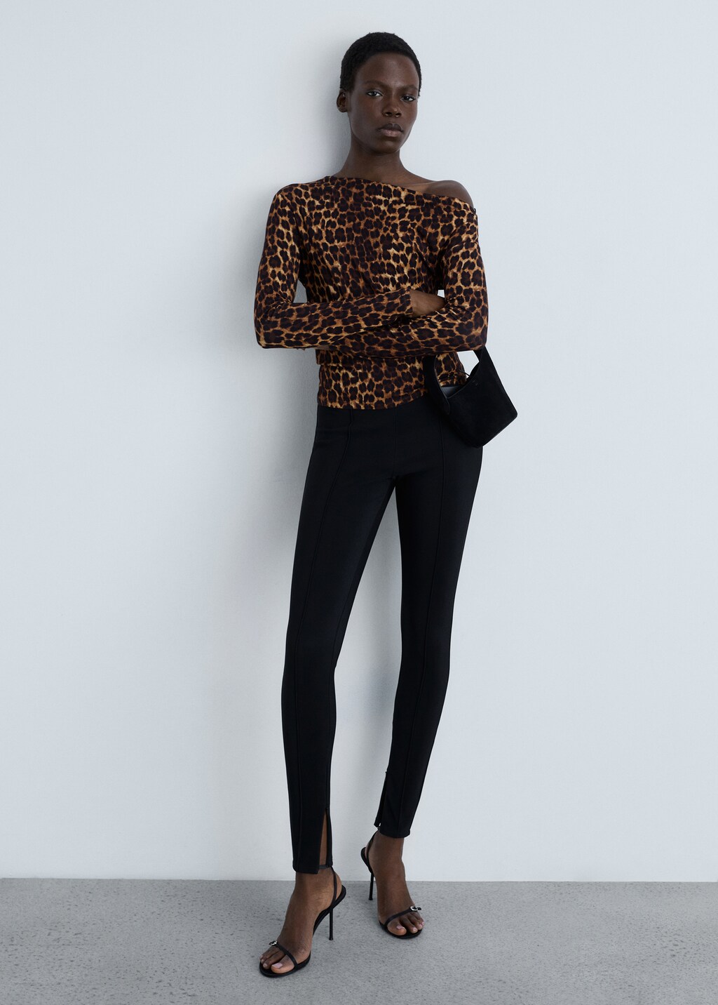 Asymmetrical neck leopard t-shirt - Brown