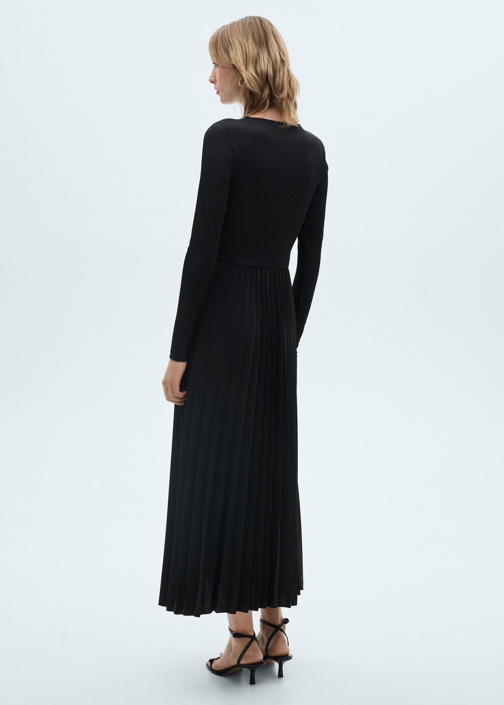 Pleated A-line dress - Black