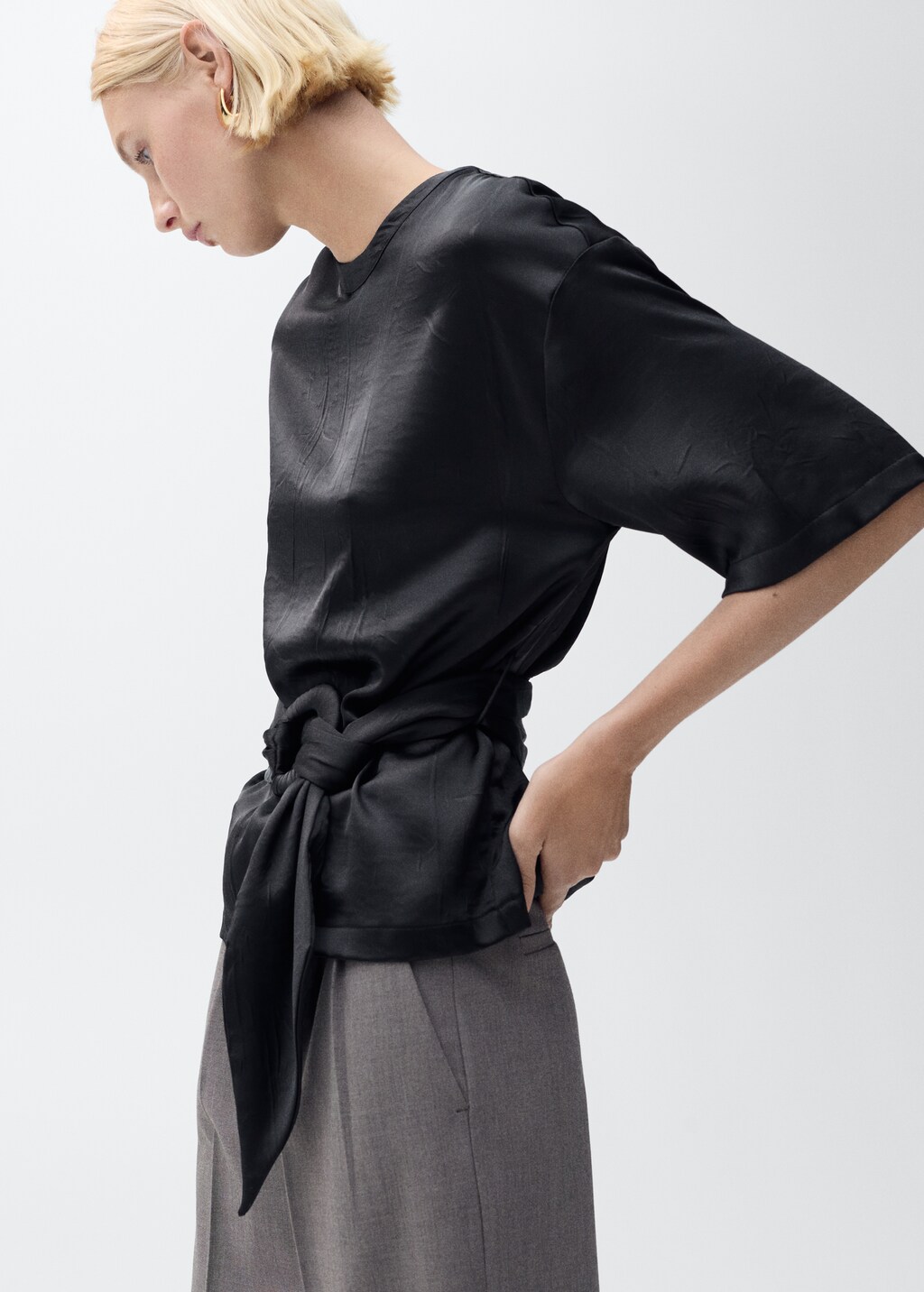 Satin blouse with belt - Black