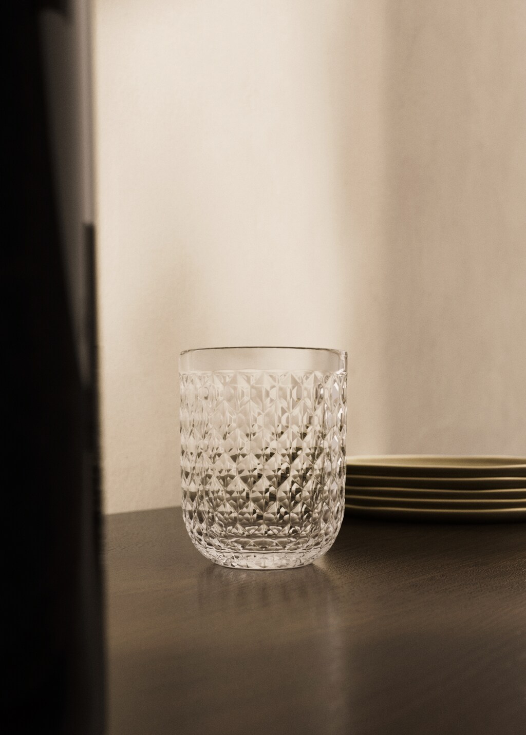 Glass with geometric embossed design - Ice Grey