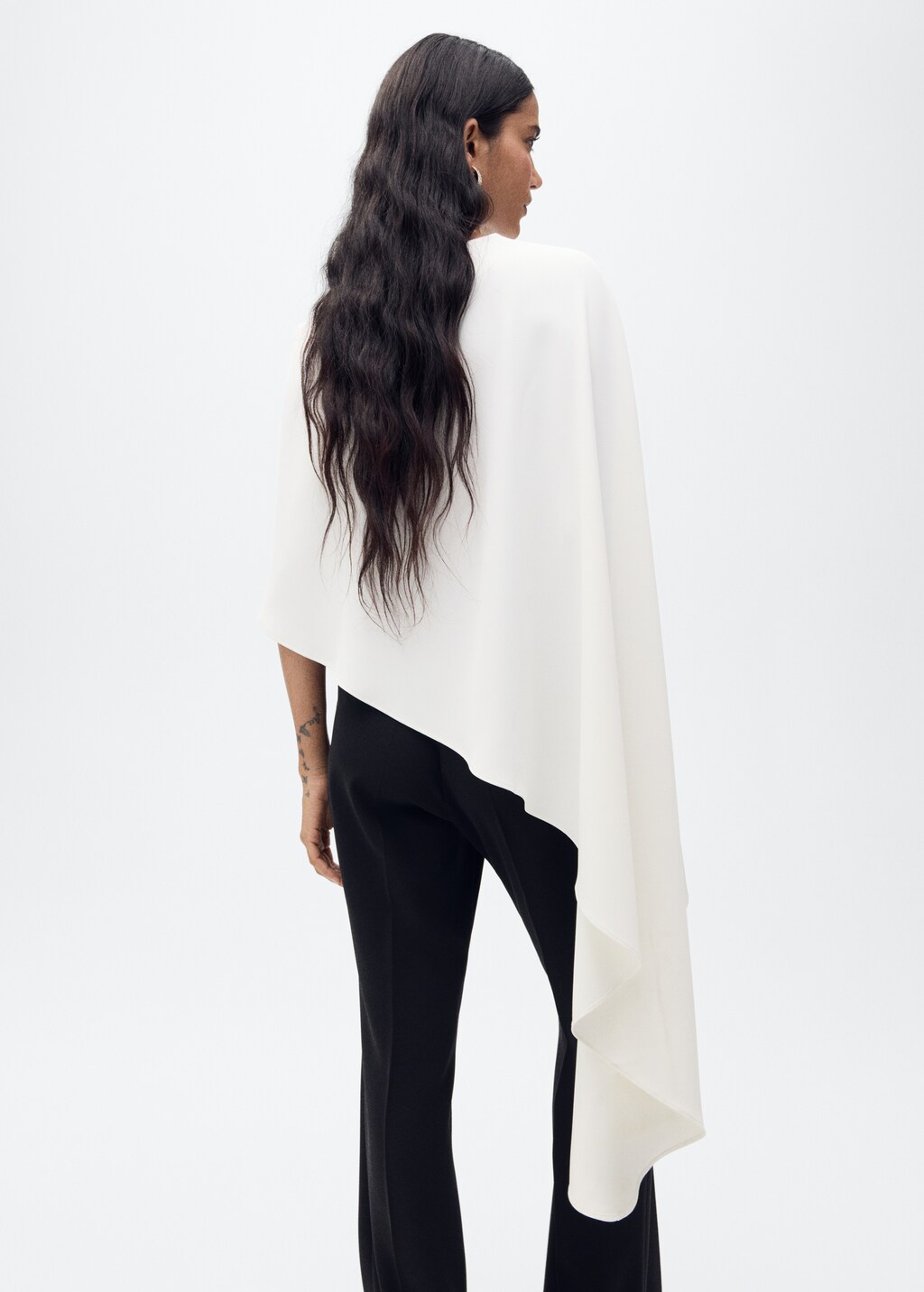 Asymmetrical round-neck cape - White
