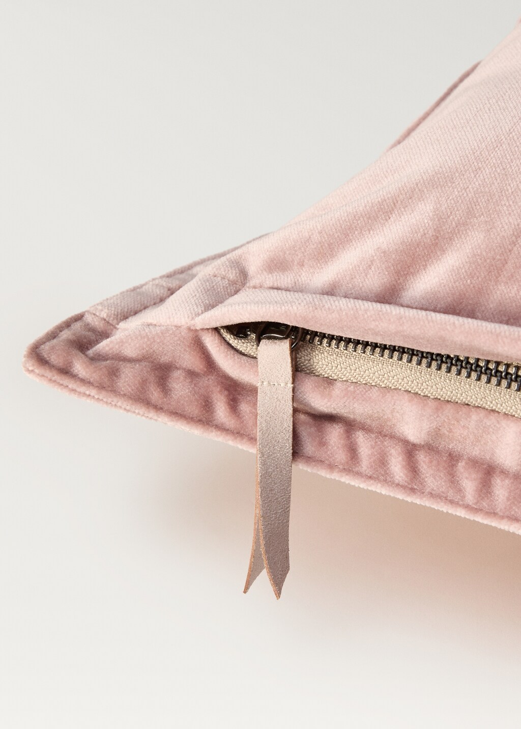 Cushion case primula - Medium Brown