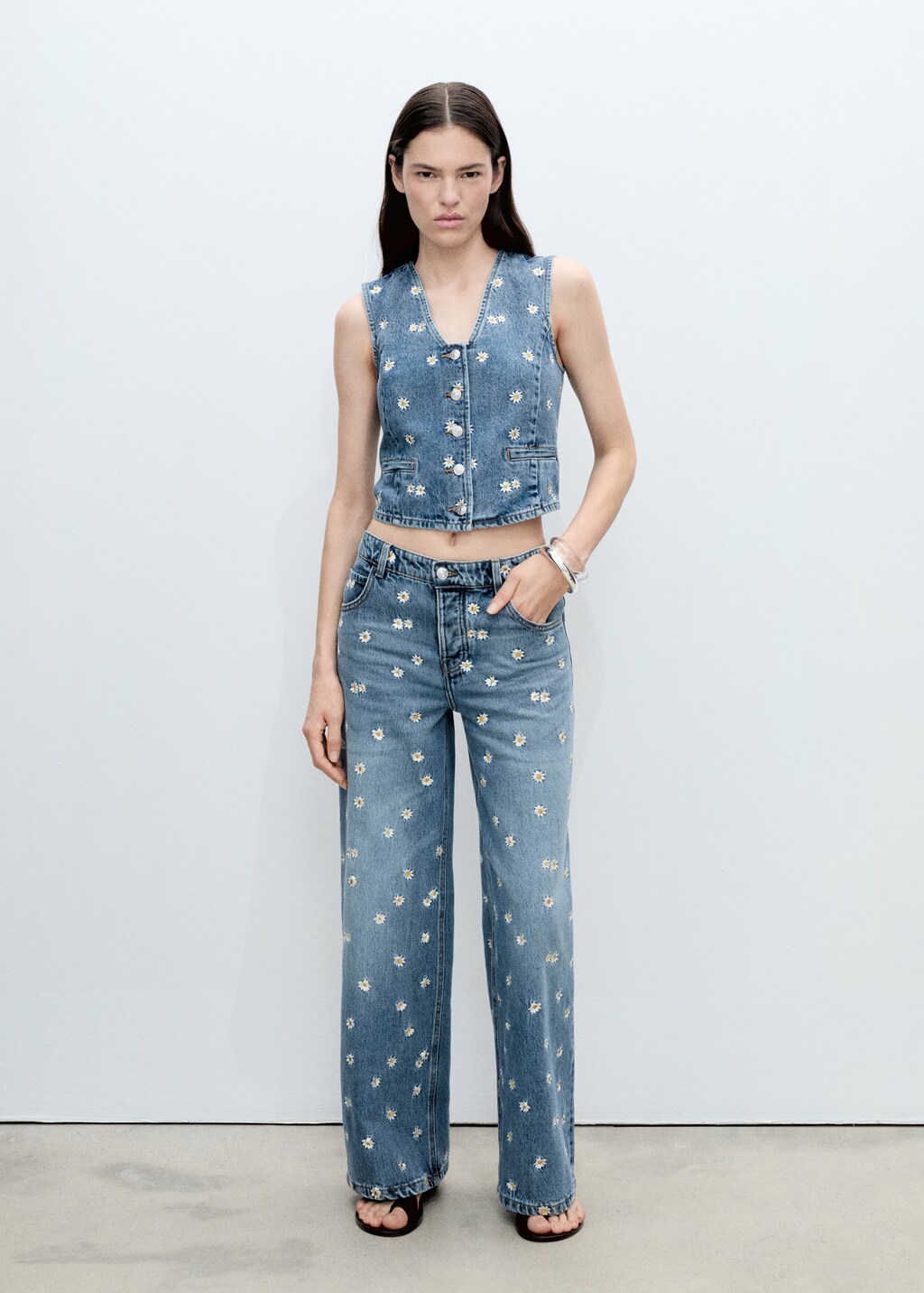Flower-embroidered cropped waistcoat - Medium Blue