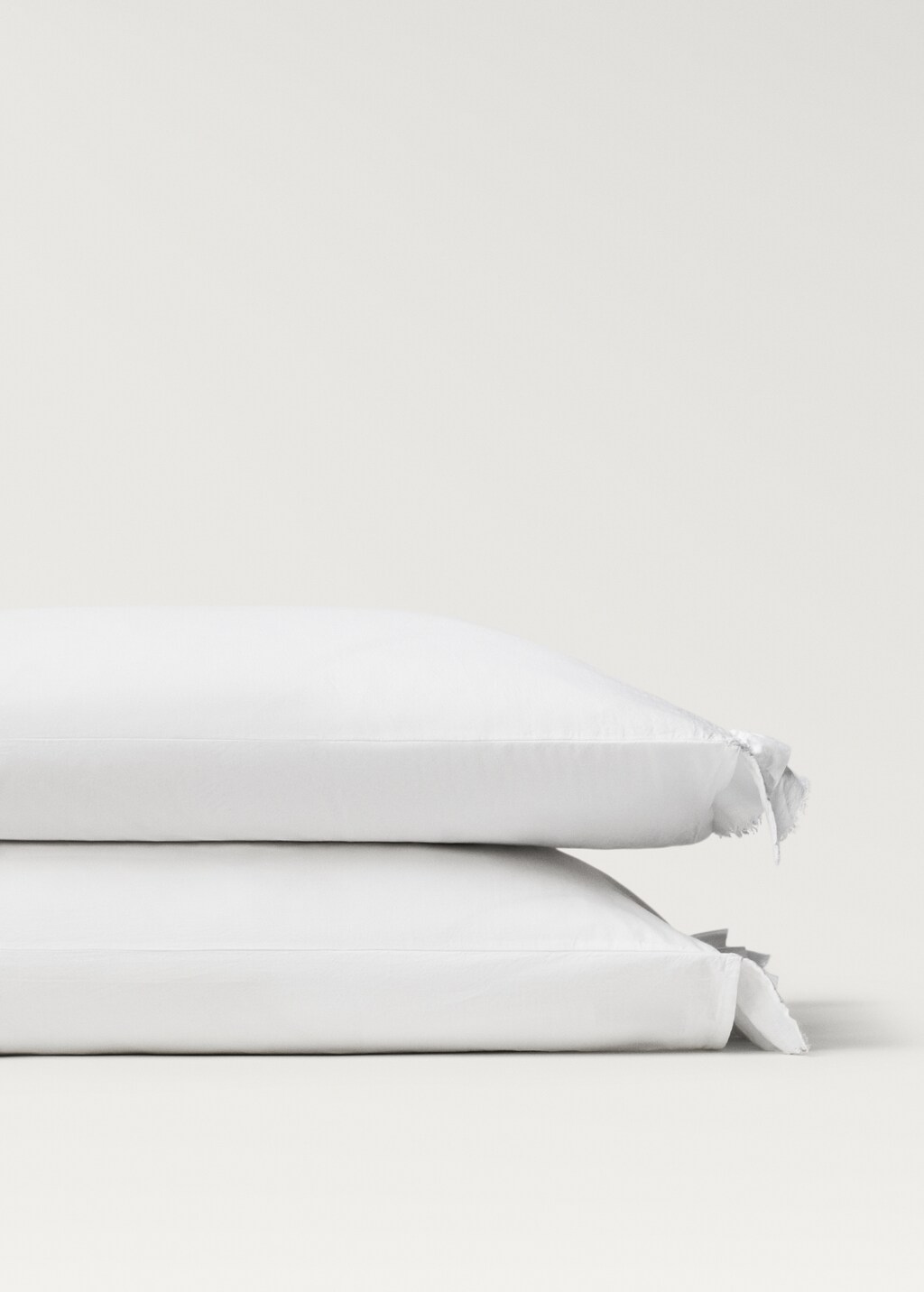 Washed cotton pillowcase with linen ruffle, 50x75 cm - White