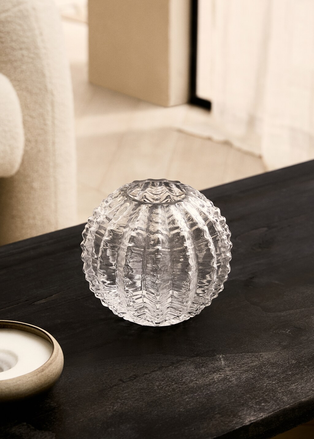Textured round glass vase - Ice Grey