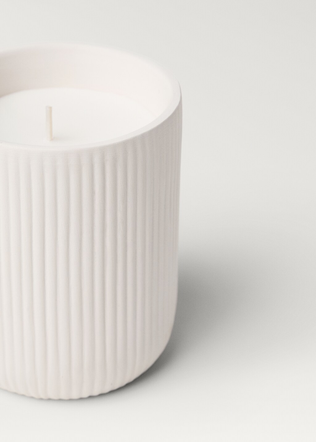 Decorative china candle with lines 295gr - Off White