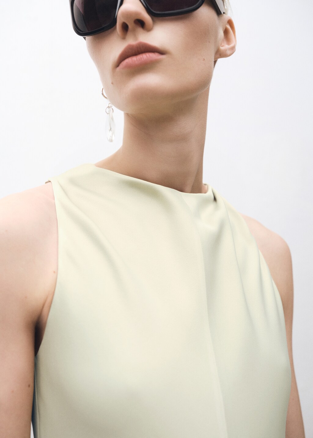 Satin dress with back opening - Pastel Green