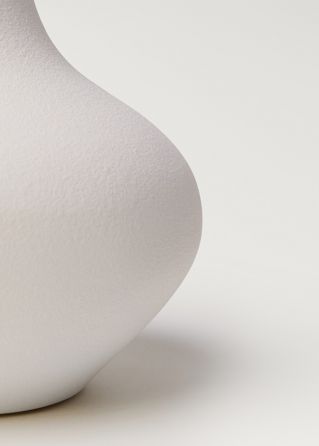 Matte-finish earthenware vase - White