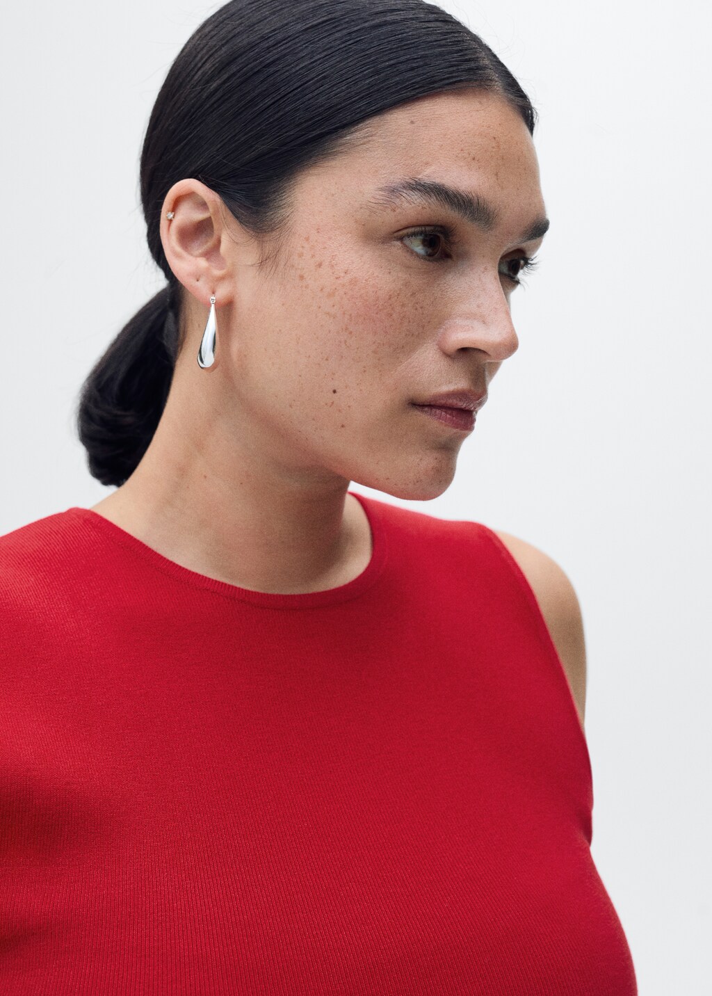 Sleeveless fitted knitted top - Black